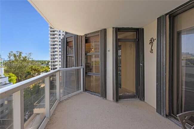 Building Photo - 6423 Collins Ave
