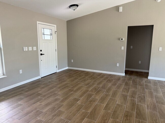 Building Photo - 277 Oak Ln Cir