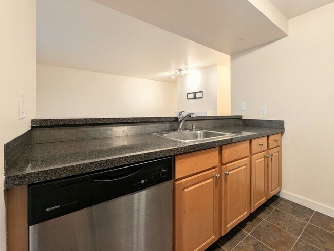 Building Photo - 1Bd/1Ba Kenmore Condo
