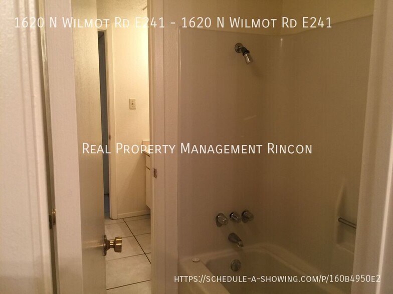 Building Photo - 1620 N Wilmot Rd