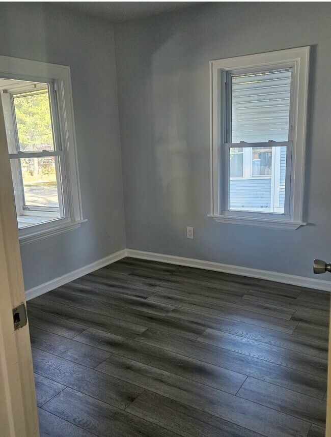 Building Photo - 733 Schomer Ave