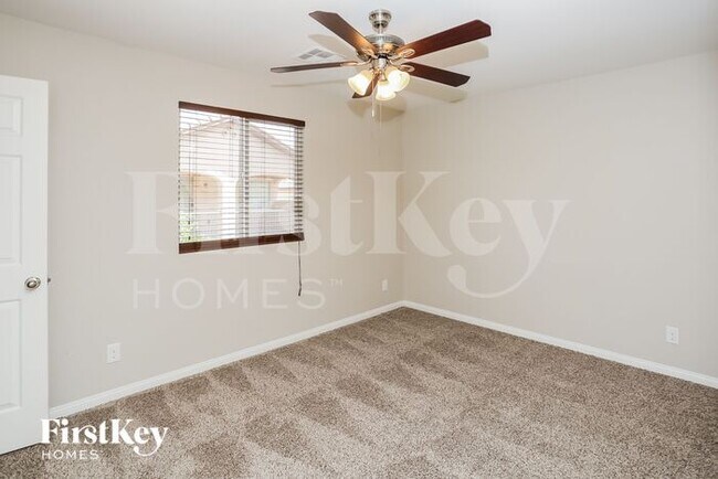 Building Photo - 10752 Knickerbocker Ave