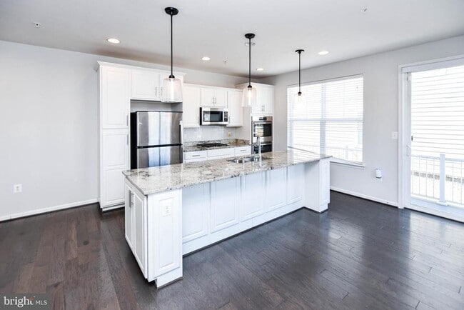 Building Photo - 608 Parkside Pl NE