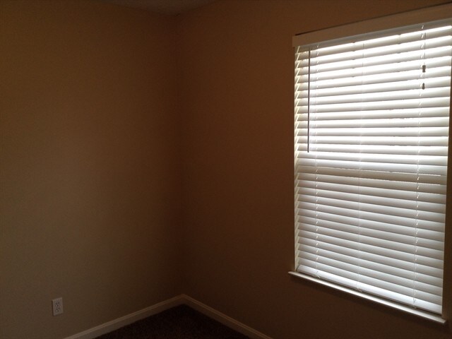 Building Photo - 2422 Hilliard Dr