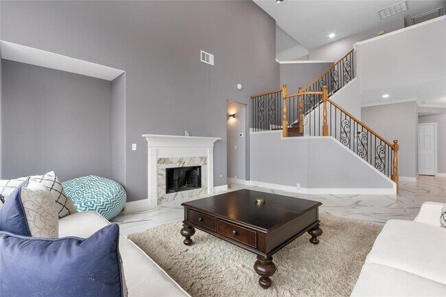 Building Photo - 3011 Grand Lakeview Dr
