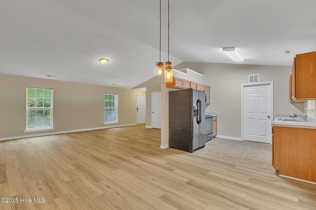 Building Photo - 394 White Sand Rd