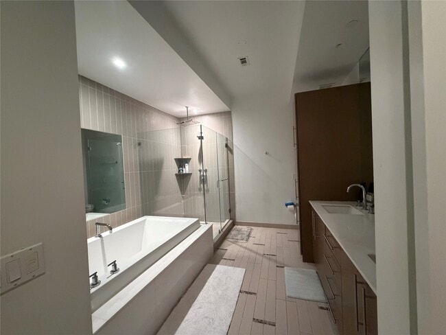 Building Photo - 1600 Post Oak Blvd