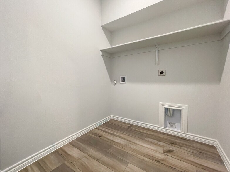 Building Photo - 5700 Foggy Lagoon Dr