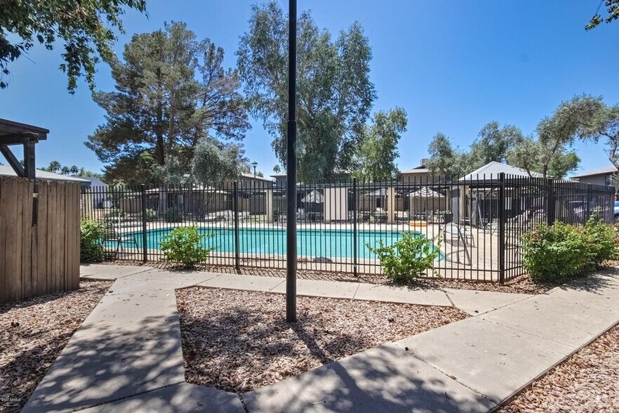 Pool is Just Steps Away - 286 W Palomino Dr