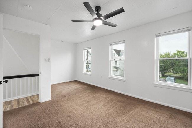 Building Photo - MOVE IN SPECIAL! $700 OFF 1ST MONTH'S RENT...