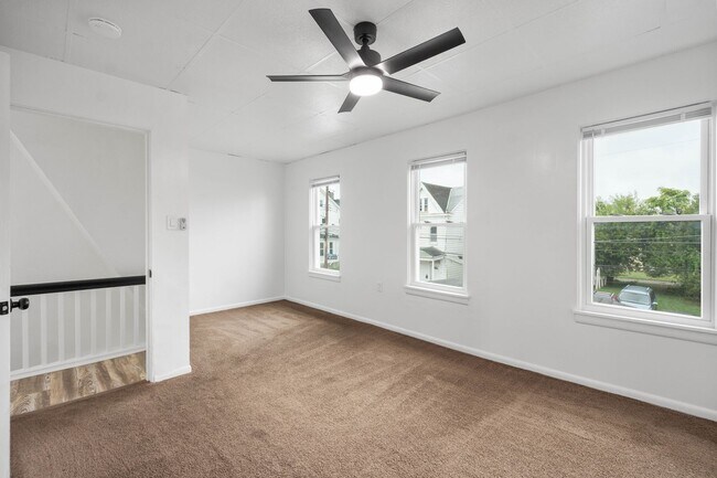 Building Photo - Stunning 3 bedroom home in Pittsburgh avai...