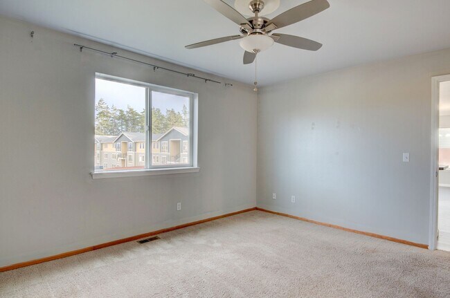 Building Photo - 5-Bedroom Home with Primary Bedroom on Main Floor