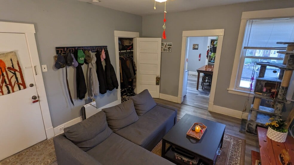 Building Photo - 615 Greenfield Ave