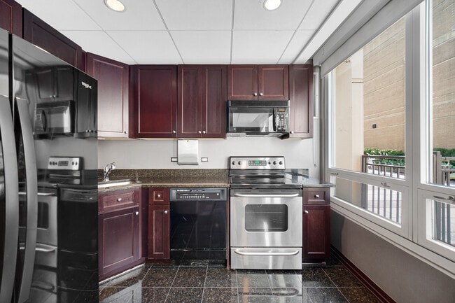 Building Photo - 33 W Ontario St