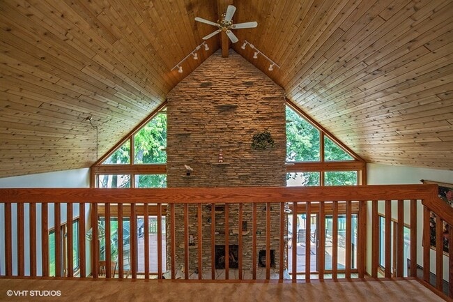 Building Photo - 4106 W Lake Shore Dr