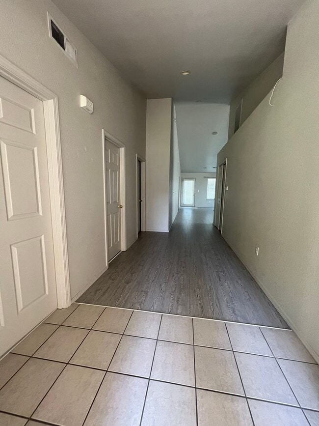 Building Photo - 3 Bedroom, 2 Bathroom Home - Harbor Isles