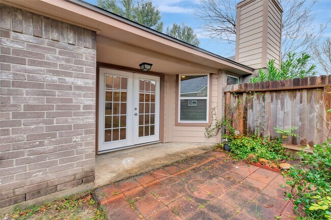 Building Photo - 17018 Dusty Mill Dr W