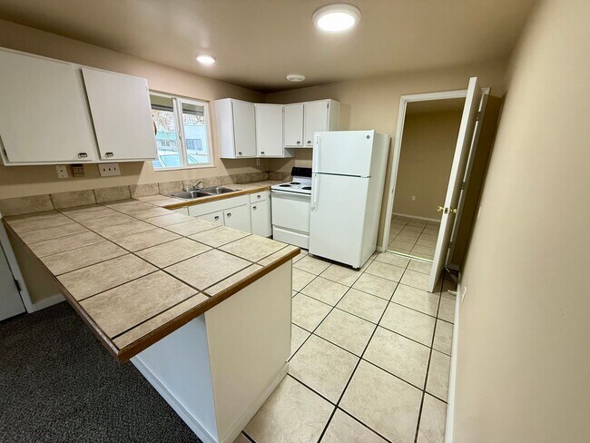 Building Photo - 1608-1610 N Brooklane St