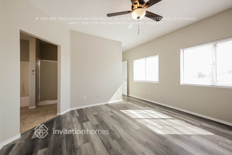 Building Photo - 5702 N 73rd Ln