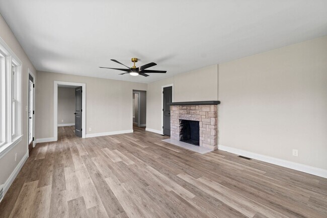 Building Photo - For Sale or Rent – Fully Renovated Stone R...