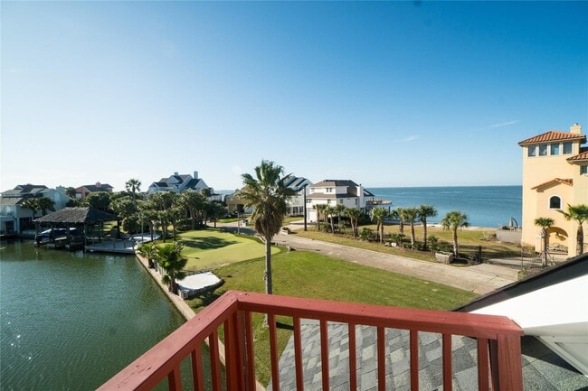 Building Photo - 16619 Bayfront Dr