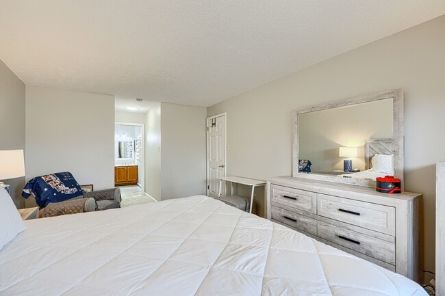 Building Photo - 4820 Dorsey Hall Dr