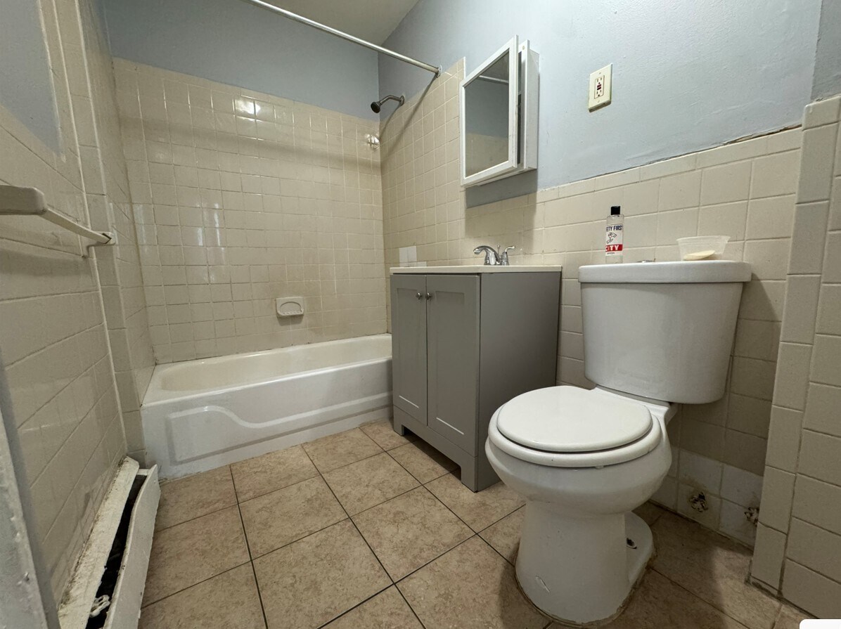 154 Union St 1R - 152 Union St
