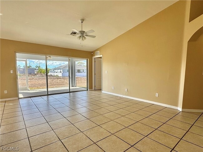 Building Photo - 2015 Xelda Ave N