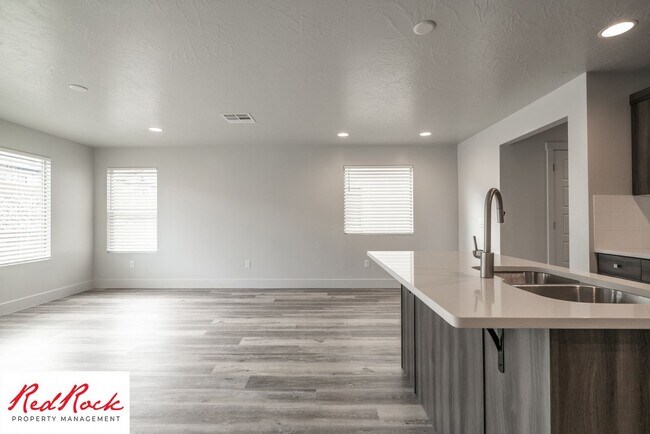 Building Photo - Innovative Design! 4 Bedroom Home in the Beautiful Desert Playa Community