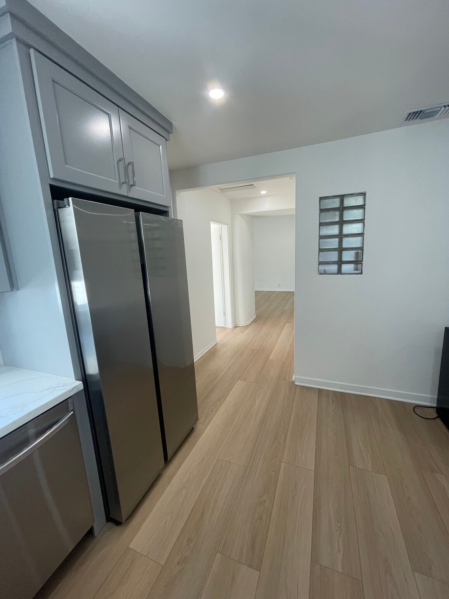 Building Photo - 3043 Hollycrest Dr