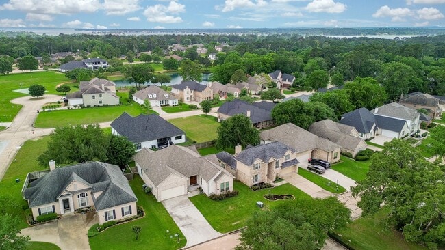 Building Photo - 241 Blue Hill Dr