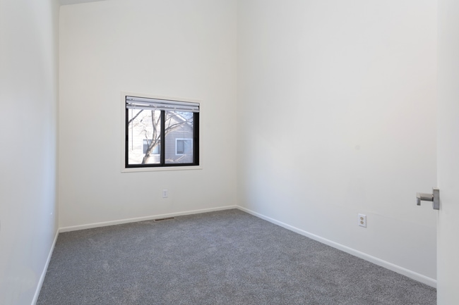 2 bedroom master.jpg - The Lofts of Sandcreek