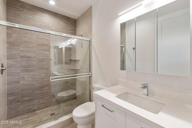 Building Photo - 1611 E Lamar Rd