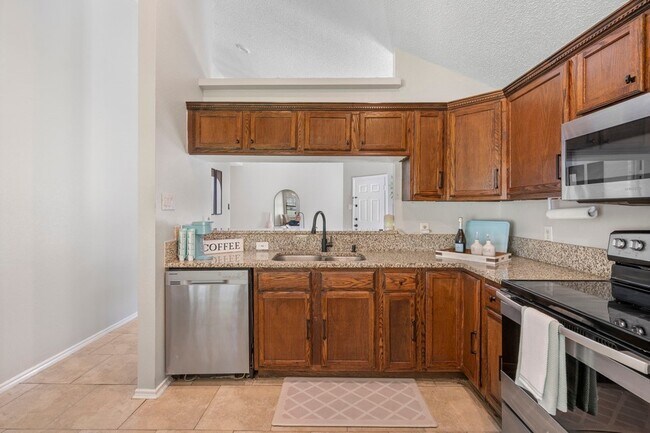 Building Photo - 408 Sycamore Ln