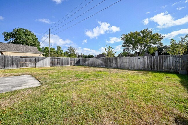 Building Photo - 12210 Ferncrest Ct