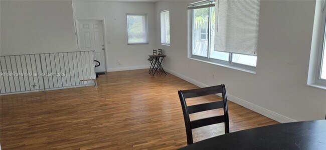 Building Photo - 3915 Ponce de Leon Blvd