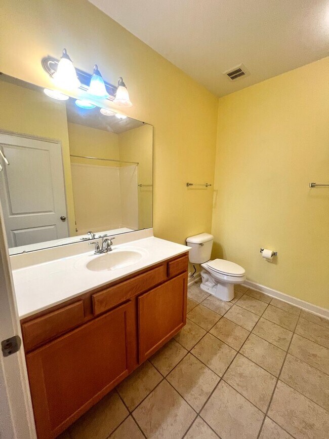 Building Photo - RENT SPECIAL! Beautiful 2 Bedroom 2 Bathro...