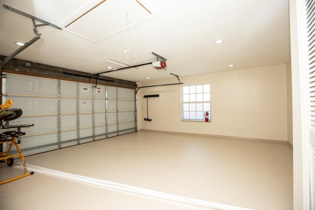 Building Photo - 10821 La Salinas Cir