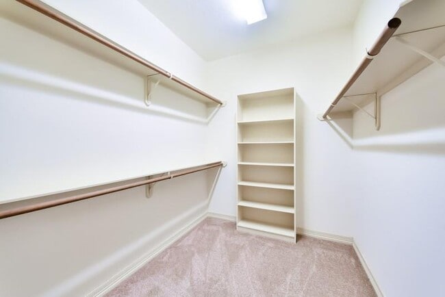 Building Photo - 845 Rosine St