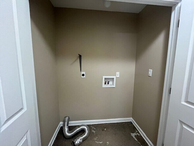 Building Photo - Renovated 4 Bedroom 2.5 Bath Home for Rent!