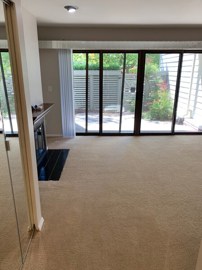 Building Photo - LakeView, Mount lake terrace - 2 bed 1.5 b...