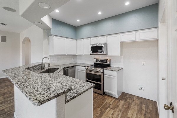 Building Photo - 15210 Main Royal Dr