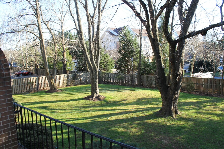 Building Photo - 227 Katie Ct