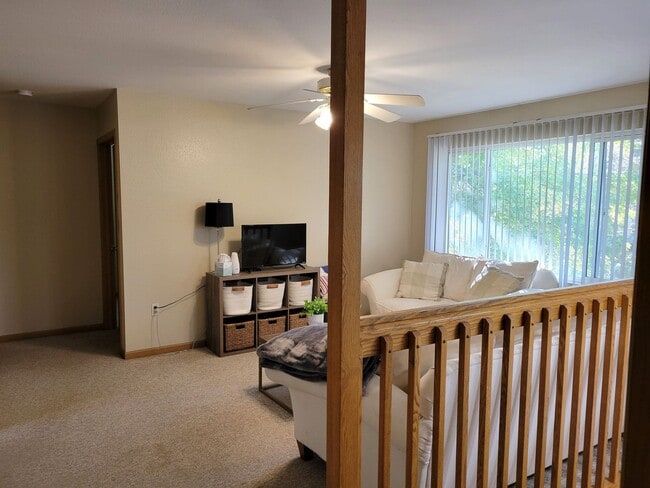 Building Photo - 5 Bedroom Duplex Unit