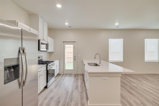 Building Photo - Luxury NEW 3 Bedroom 2.5 Bathroom Townhome...