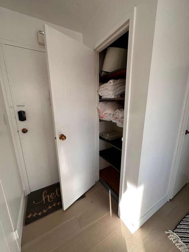 Building Photo - Cute and Clean Furnished Condo