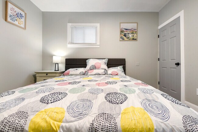 Building Photo - 153 Labelle St