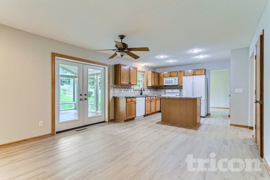 Building Photo - 2202 Marilyn Ave