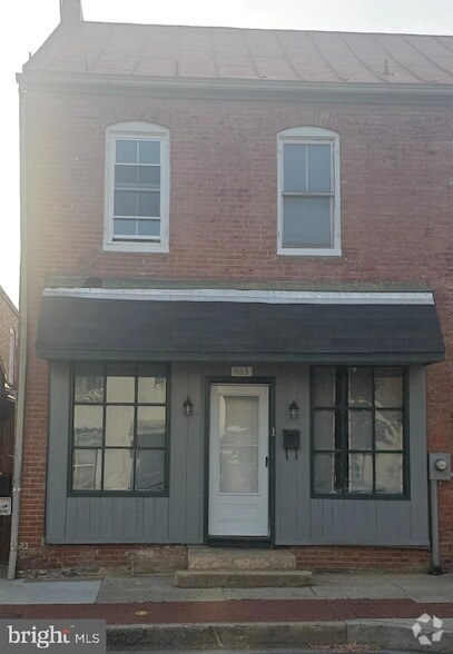 Building Photo - 613 N Market St