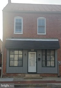 Building Photo - 613 N Market St